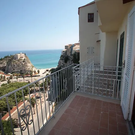 Corallone A Picco Sul Mare