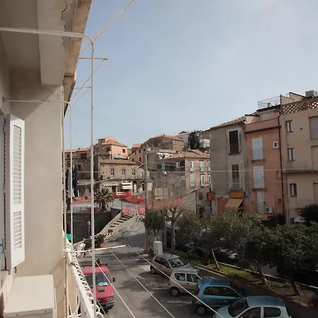 Corallone A Picco Sul Mare トロペーア