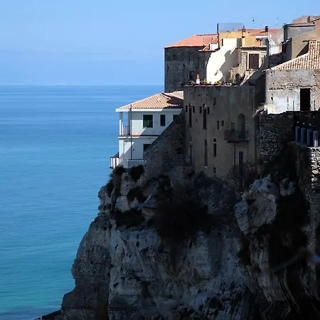 Corallone A Picco Sul Mare